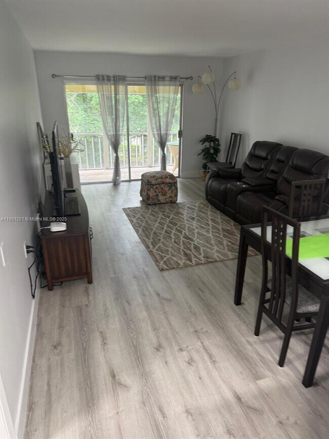 Building Photo - 1102 Bahama Bend