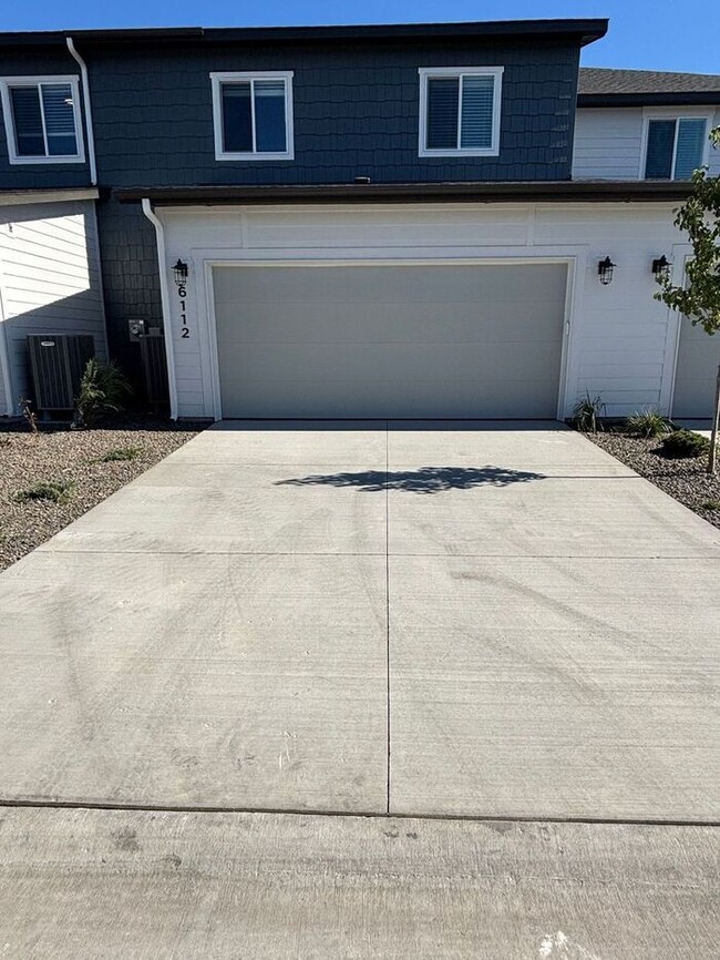 Building Photo - Roe Street Townhomes 2