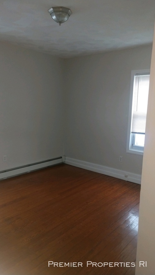 Building Photo - UPDATED 1 BED IN PAWTUCKET!!!