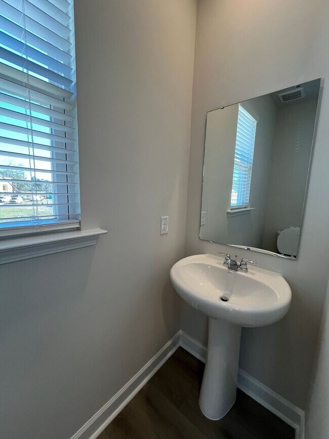 Building Photo - Beautiful Brand-New Home Wescott Plantation~