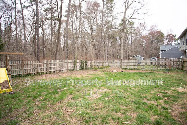 Building Photo - 57 Lady Diana Cir
