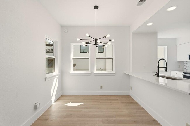 Building Photo - 814 W Mary St