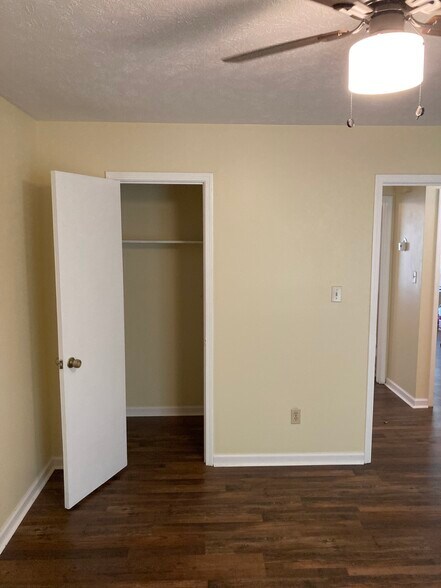 Building Photo - 80 Rushwood Dr