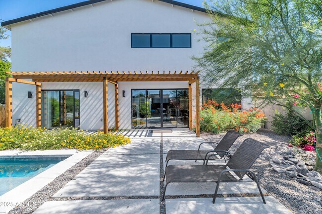 Building Photo - 4413 E Turney Ave