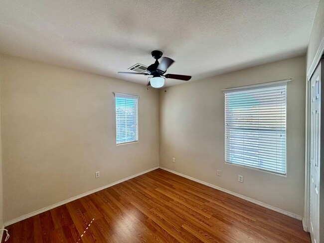 Building Photo - Beautiful 4 bedrooms home in desirable Green Valley