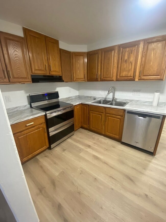 Building Photo - Adorable 3 Bedroom Home