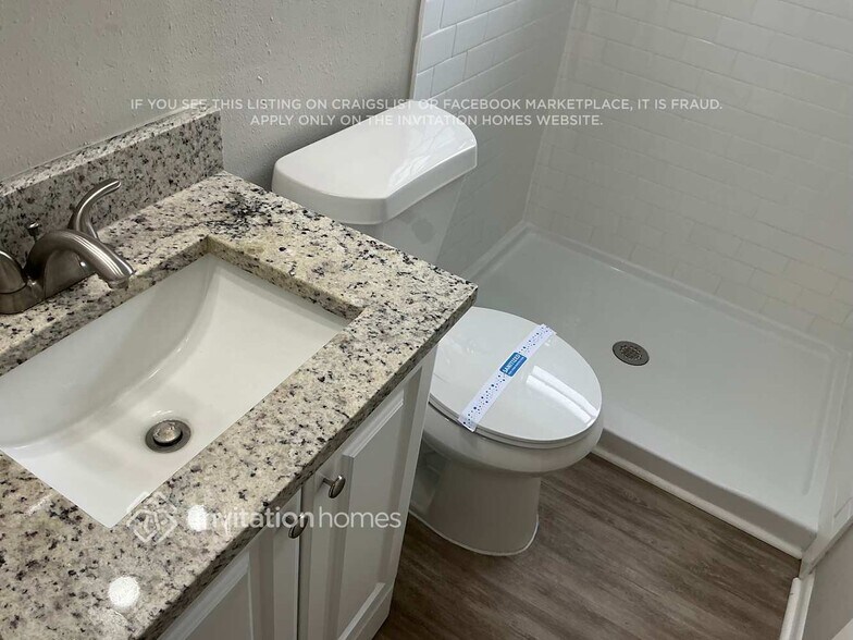 Building Photo - 16033 Villa Dr