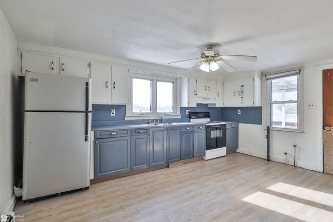 Building Photo - 50 W Catawissa St