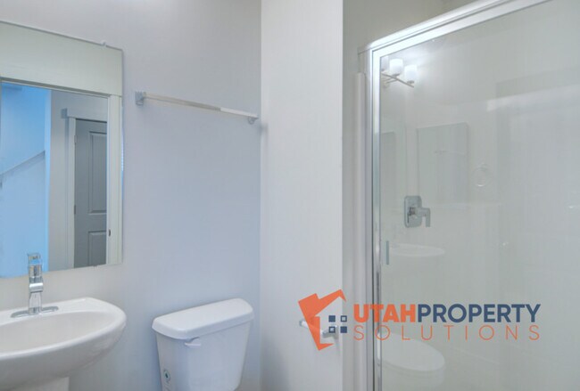 Building Photo - 421 S 960 W