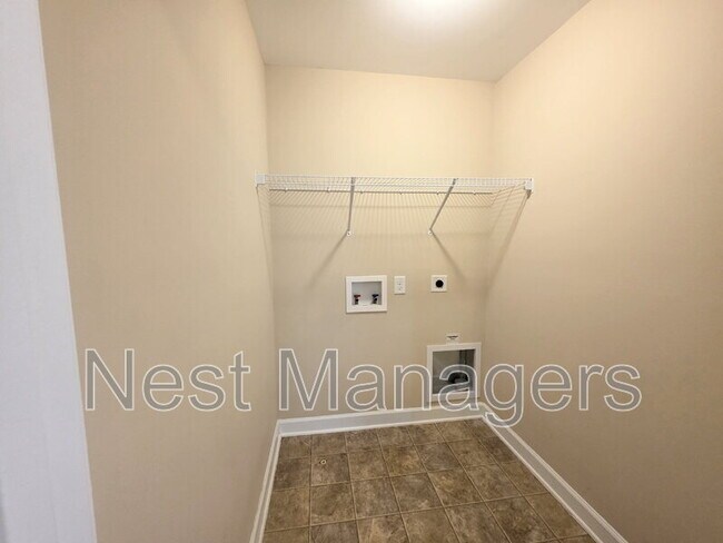 Building Photo - 389 Roanoke Dr