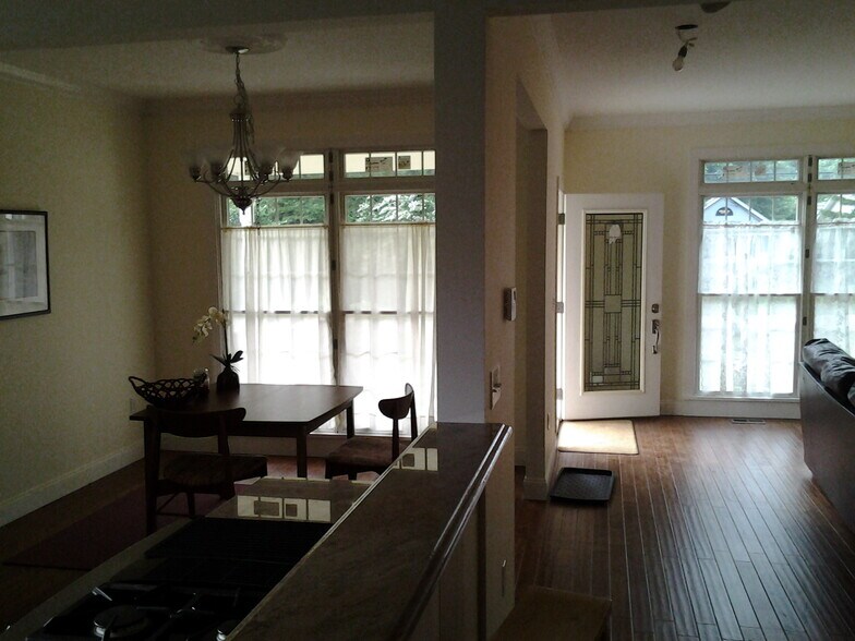 Building Photo - 121 3rd St