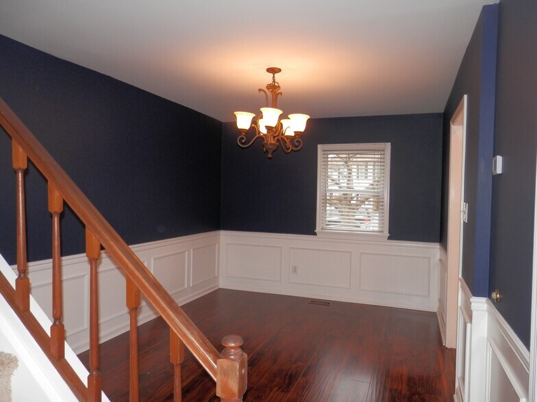 Building Photo - 3201 Bridlewood Dr