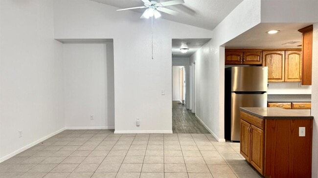 Building Photo - 665 S Coalinga St