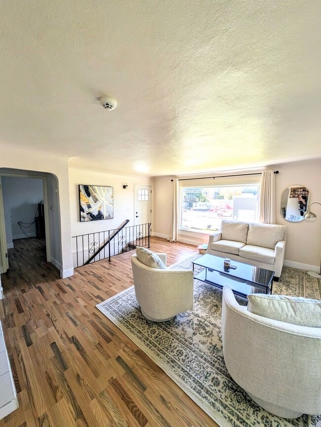 Building Photo - Updated 3 Bedroom Charmer in the Heart of ...