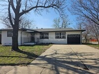 Building Photo - 1030 N Hickory Ave