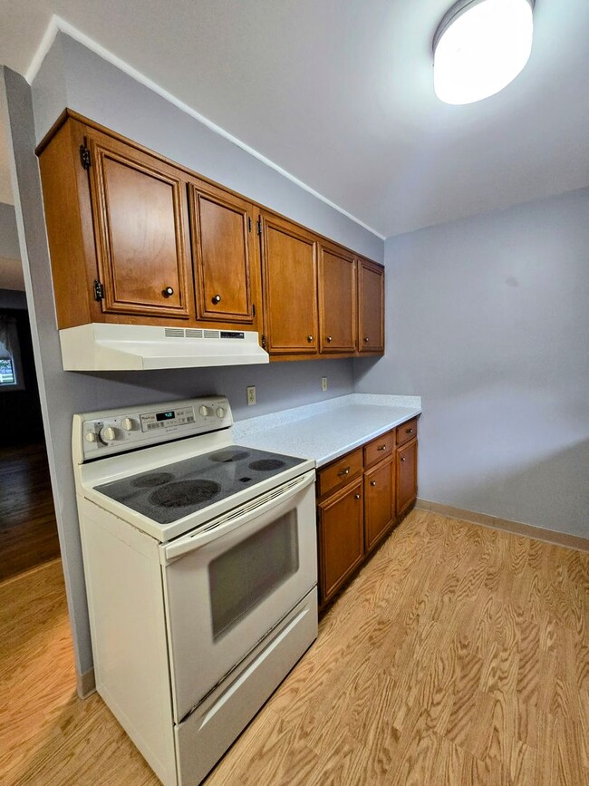 Building Photo - 1642 Whitehall Ave