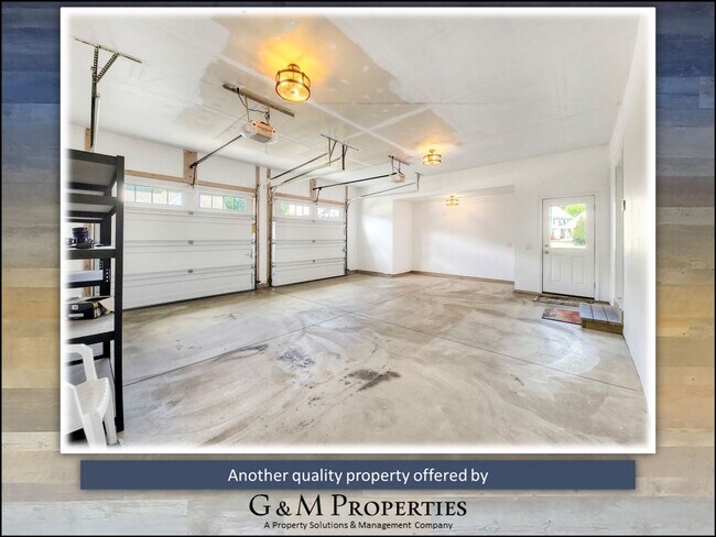 Building Photo - Rarely Available - Large Executive Rental ...