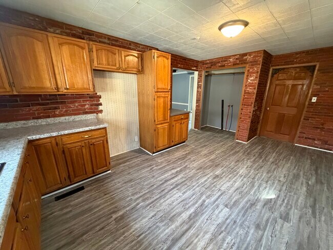 Building Photo - 13450 Hawbuck Rd