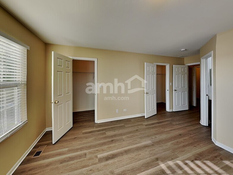 Building Photo - 509 Springbrook Trail N