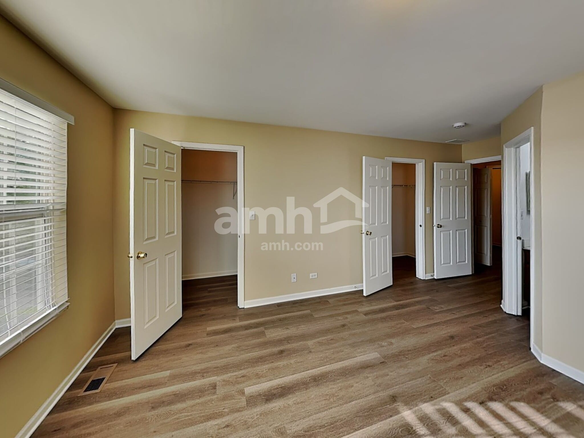 Building Photo - 509 Springbrook Trail N