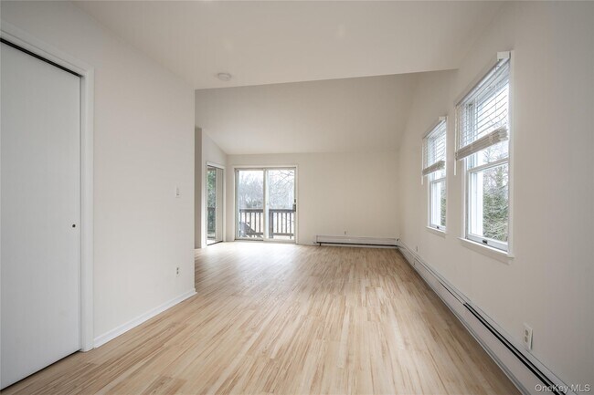 Building Photo - 14 Deane Pl