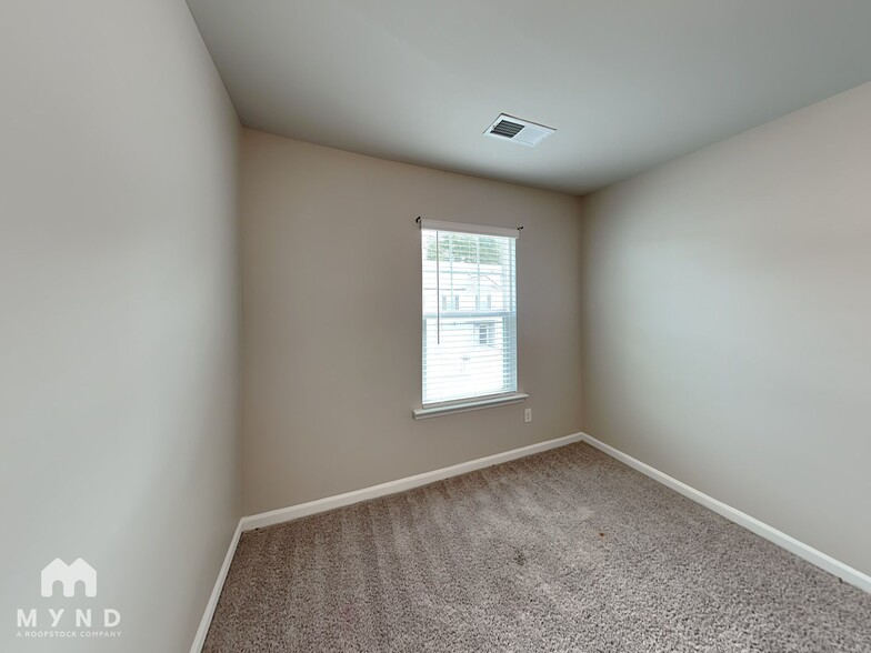 Building Photo - 5097 Lower Elm St