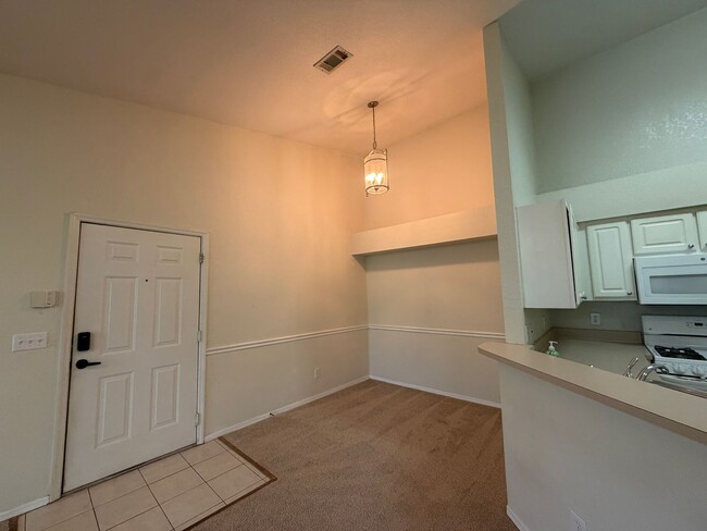 Building Photo - Top-Floor Condo in Grand Reserve at Windor Parke