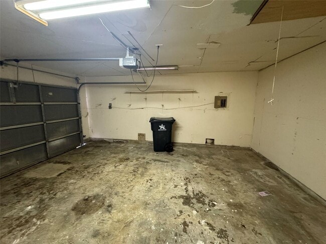 Building Photo - move in ready!