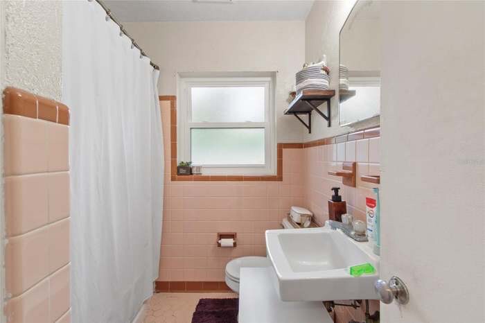 Building Photo - 711 Wilkinson St