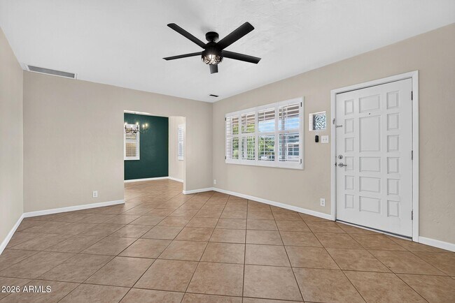 Building Photo - 1007 E Citrus Wy
