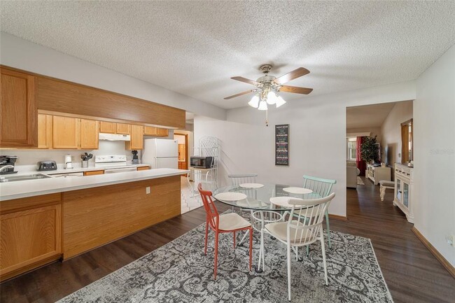 Building Photo - 9438 SW 85th Ave