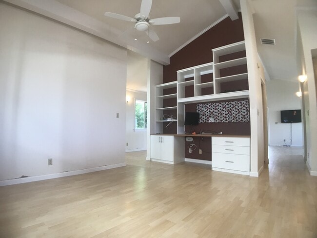 Building Photo - Kaimuki Wilhemina Rise gated home! Spectac...