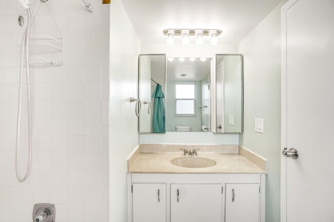 Building Photo - 3951 Via Poinciana