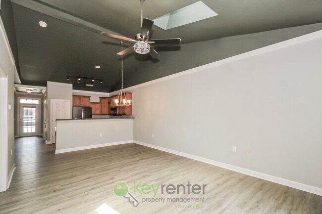 Building Photo - Wilmington - 2 Bdrm, 2 Bath, 2100 Sq Ft, Pet-Friendly