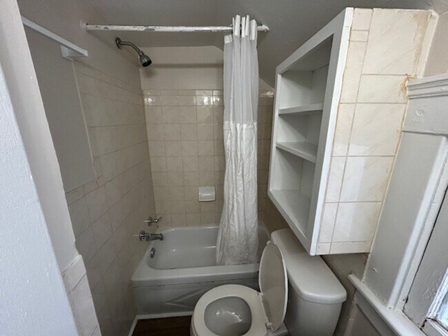 Building Photo - 518 Lake Ave