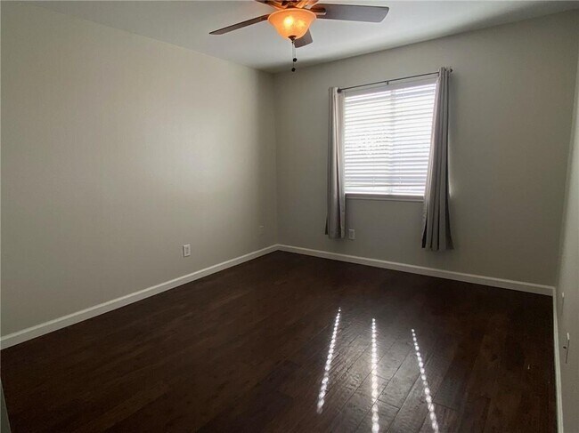 Building Photo - 141 Ruby Lake Dr