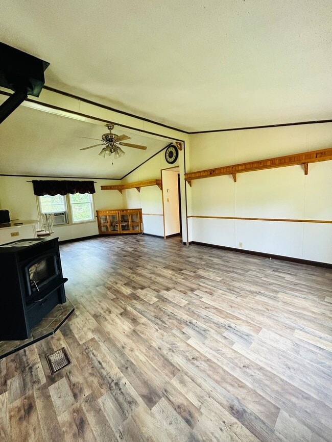 Building Photo - Country 3 Bed / 2 Bath Home for RENT