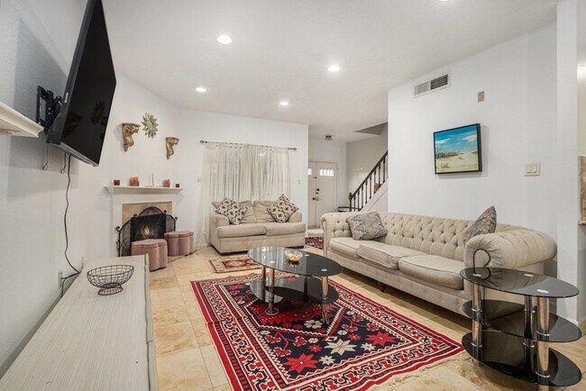 Building Photo - 800 Country Pl Dr