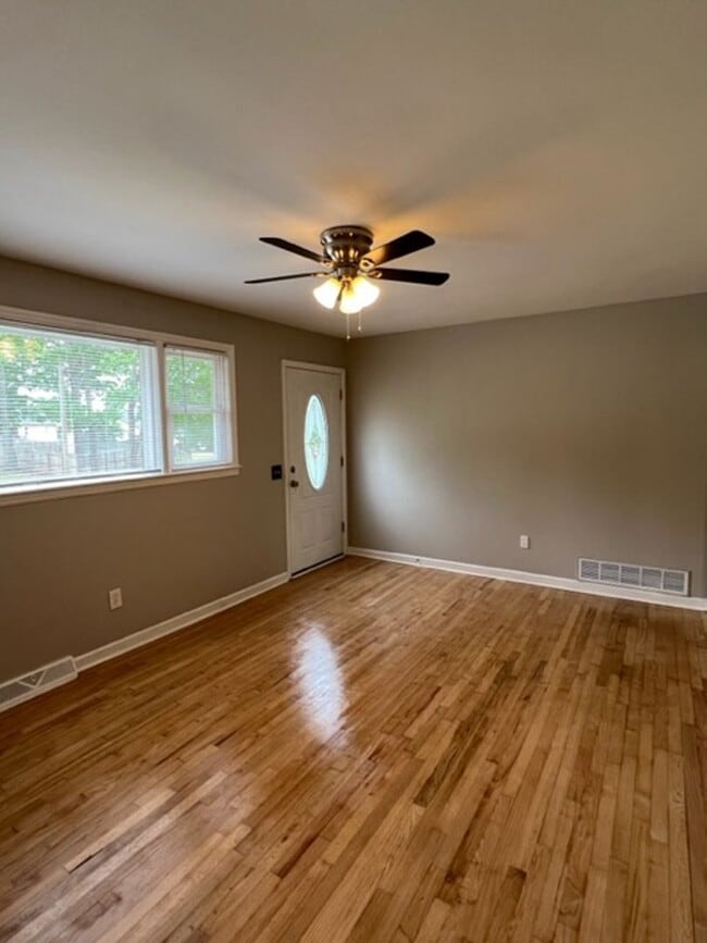 Building Photo - Fantastic Brick Ranch Home that has been refurbished - Open Floorplan with 3 bedrooms & 1.5 baths...