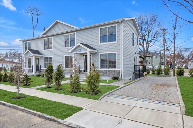 Building Photo - 1 Manhasset Ave