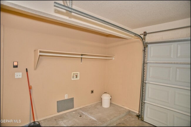 Building Photo - 3140 Tierra Encino Dr