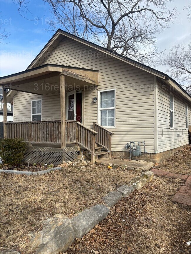 Building Photo - Two bed One bath house for rent! Available NOW!