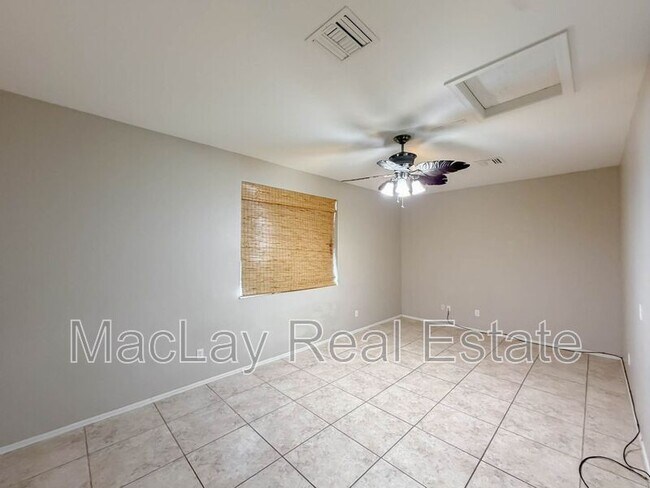 Building Photo - 203 W Cedar Dr