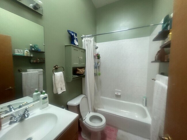 Building Photo - Top Floor Duplex Up, 3bd/2bth with Two Large Private Decks, Avail 8/1