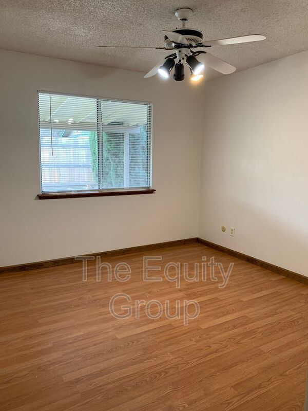 Building Photo - 2921 W Country Ave