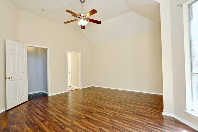 Building Photo - 2515 Hyland Park