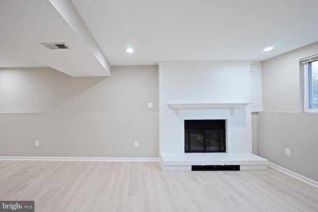 Building Photo - 9705 Locust Hill Dr