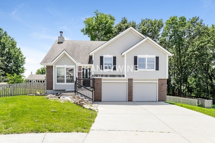 Building Photo - 303 Amesbury Dr