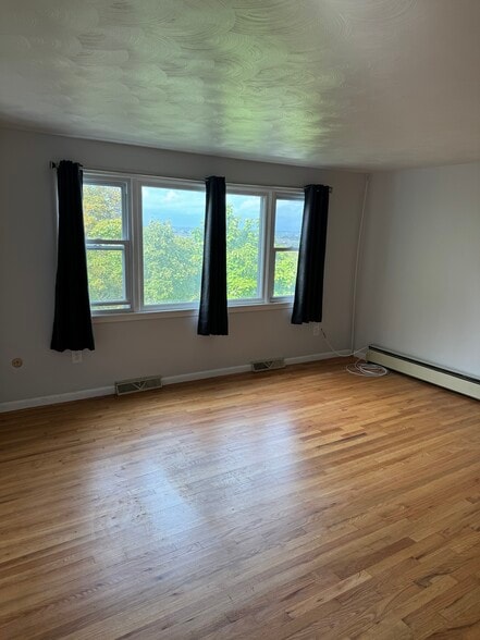 Primary Photo - 704 4th St