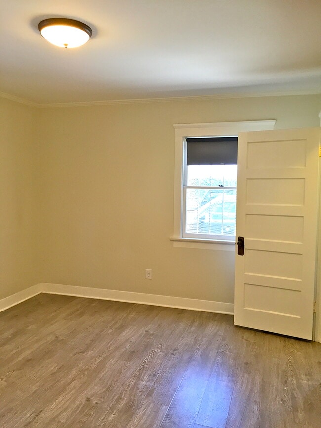 Building Photo - 156 S Catalina St